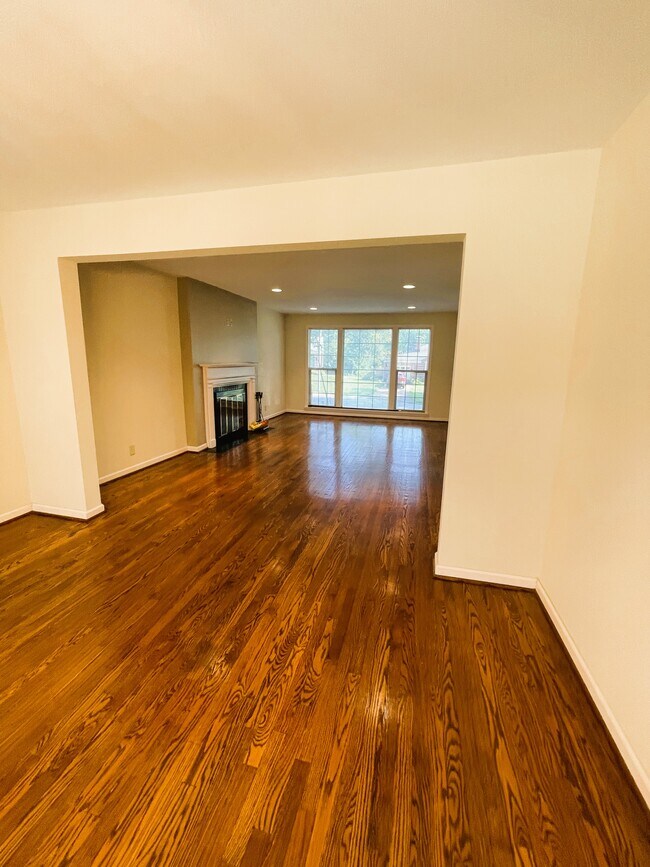 Foto del edificio - 887 Berick Dr