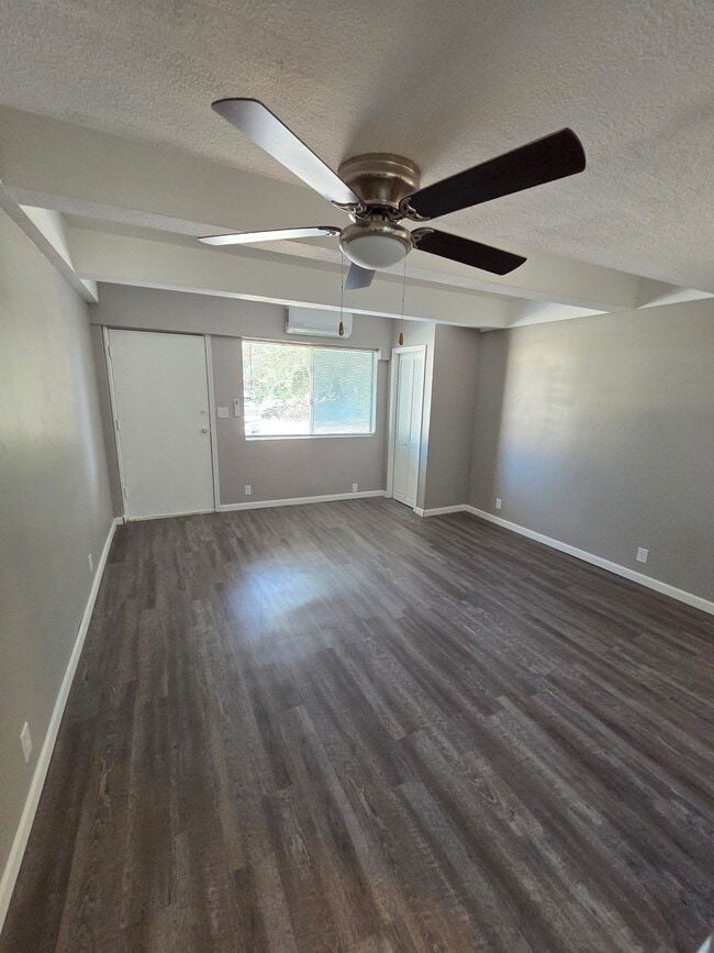 Building Photo - 734 N Country Acres Ave