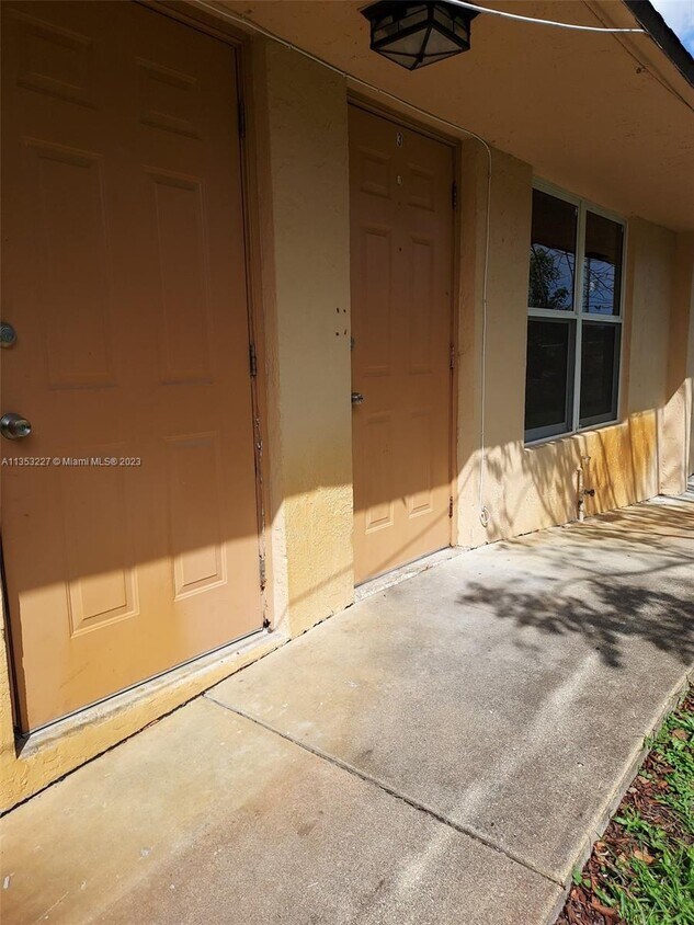 4224 SW 63rd Ave Unit 3, Davie, FL 33314 Room for Rent in Davie, FL