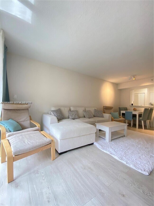 Foto del edificio - 1350 SE 3rd Ave