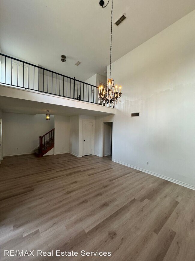 Building Photo - 3 br, 2.5 bath House - 902 East Kings Hwy