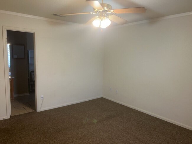 Building Photo - 5604 Bertha Dr