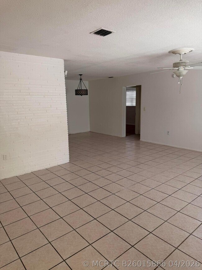 Foto del edificio - 7648 Alhambra Blvd