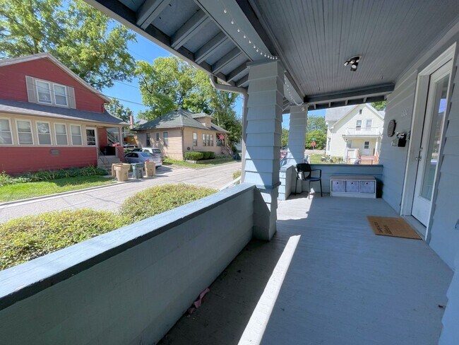 Building Photo - 1320 St James Ct