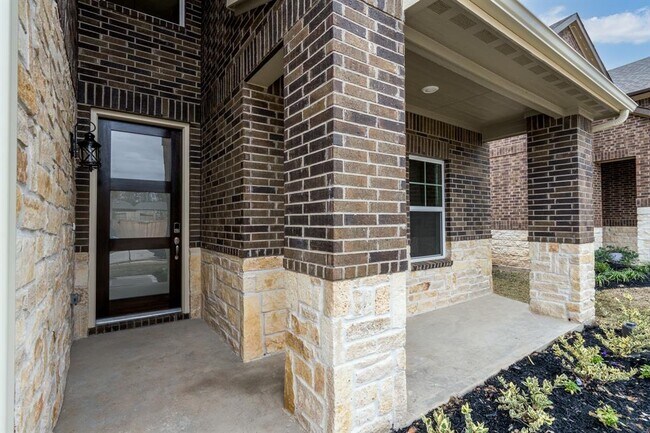 Building Photo - 7018 Lauren Oak Dr