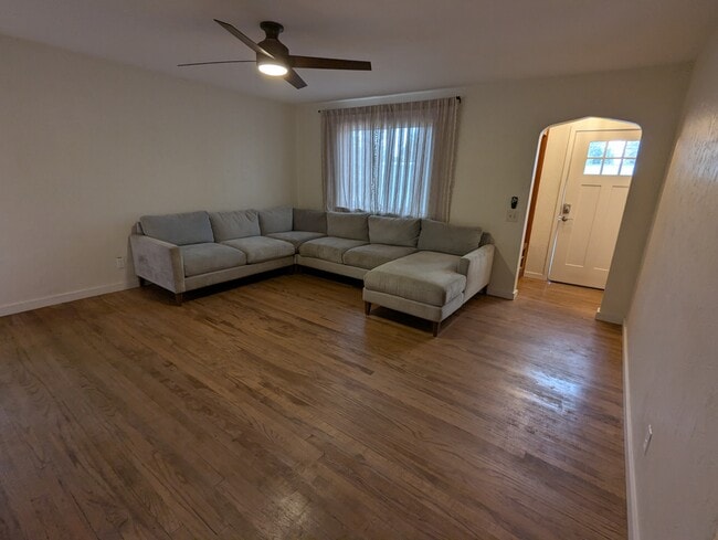 Foto del edificio - 455 NE Clay Ave