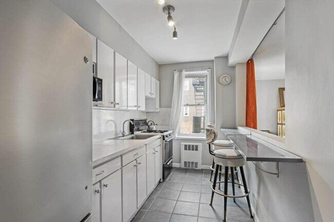 Building Photo - 3540 75th St