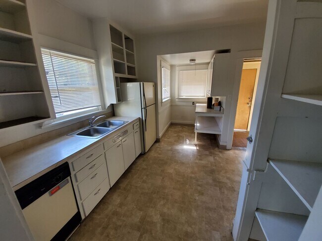 Foto del edificio - *Move In Special, Free Month of Rent! (See ad for details)*5 Bedroom House on OSU Campus!