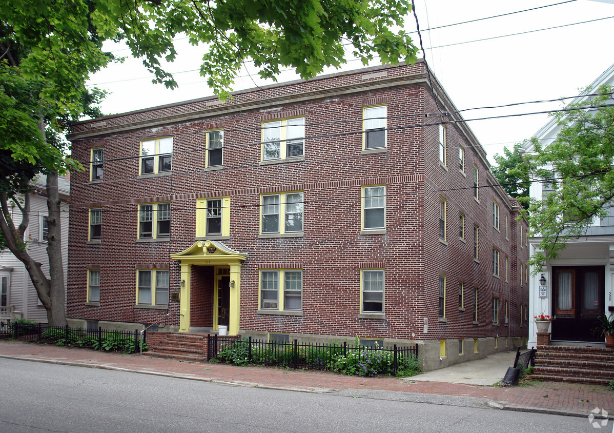 Primary Photo - Spring Street Apartments