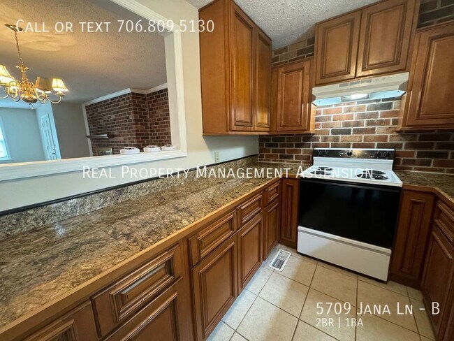 Building Photo - Hixson 2 Bed 1 Bath!