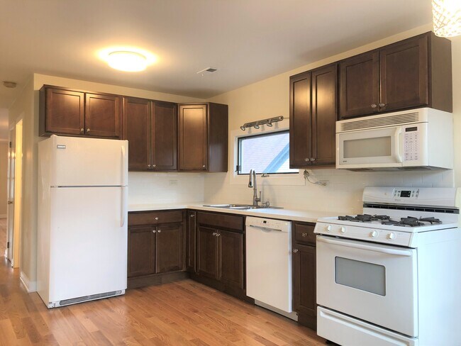 Kitchen - 111 Des Plaines Ave