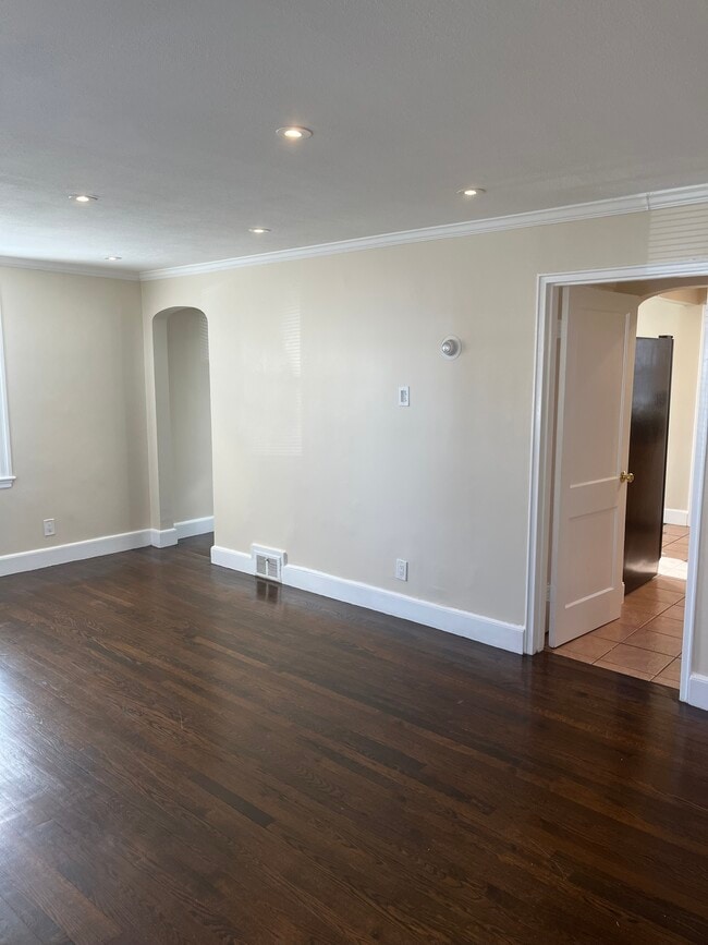 Building Photo - 42 Meadowbank Ave
