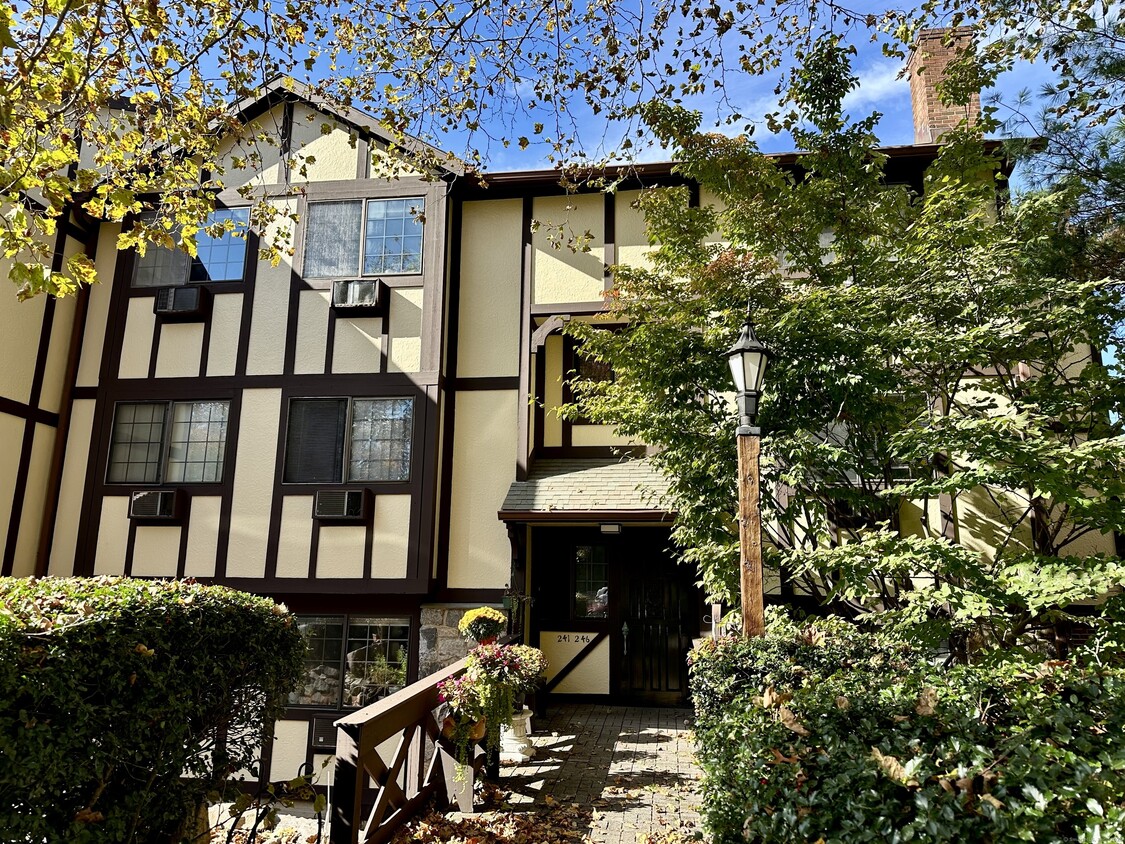 Primary Photo - 50 Aiken St