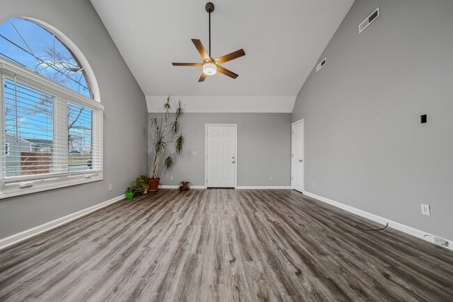 Building Photo - Recently Renovated 2 Bedroom Brick Home! - Coming Soon April 3rd!