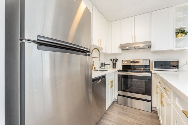 Foto del edificio - Unwind in Style: Fully Furnished 1 Bed/1 B...
