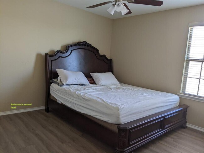 Foto del edificio - 14308 Lake Victor Dr