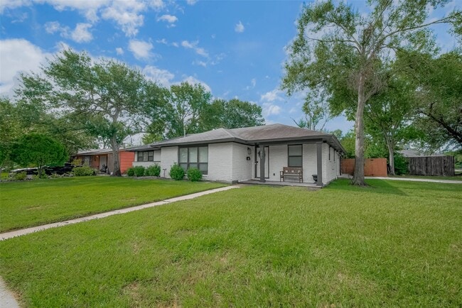 Foto del edificio - 8057 Ridgeview Dr