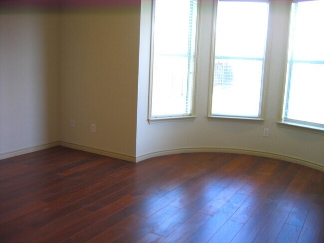 Building Photo - 3410 Somerset Ln