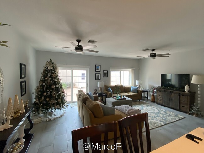 Foto del edificio - 9646 Cypress Pine St