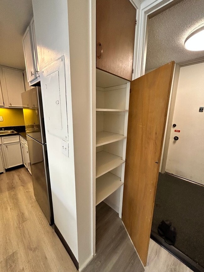 Building Photo - Makiki 1-bedroom