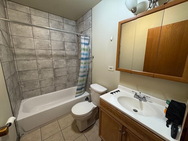 Foto del edificio - 6215 W Belmont Ave