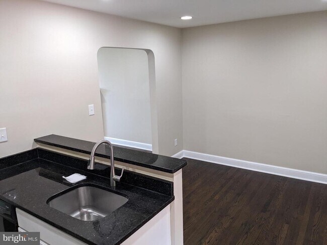 Foto del edificio - 5906 Robin Ln