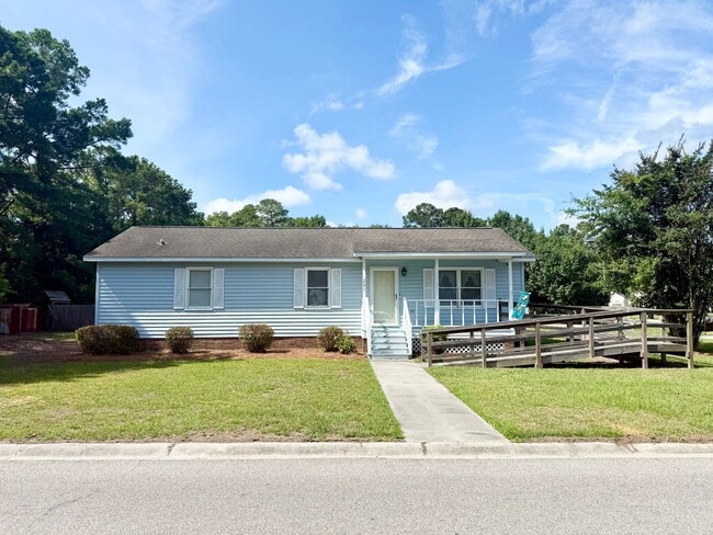 3 Bed, 2 Bath - WALK to class -ALL UTILITIES INCLUDED - 3 Bed, 2 Bath - WALK to class -ALL UTILITIES INCLUDED House