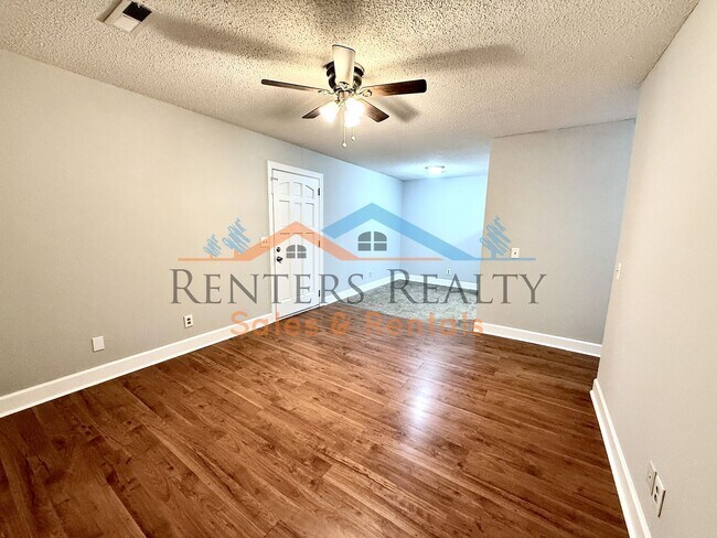 Foto del edificio - 2105 Epworth Dr NE