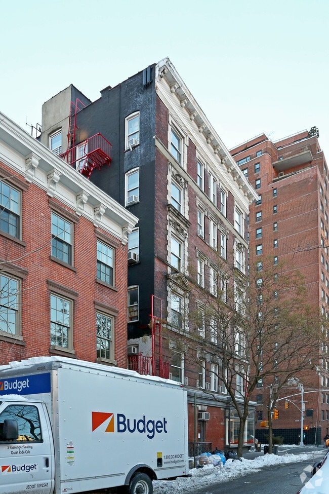 Building Photo - 636 Hudson St