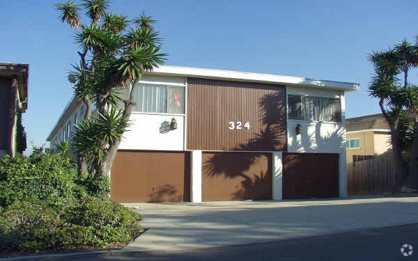Building Photo - 324 Concord St