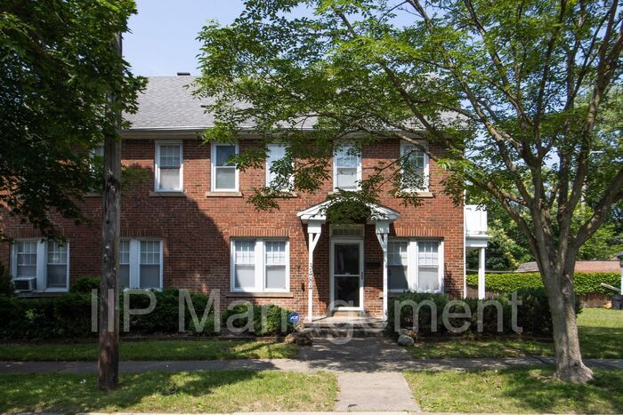 Primary Photo - 3BR 1BA (side by side) Duplex in Shaker He...