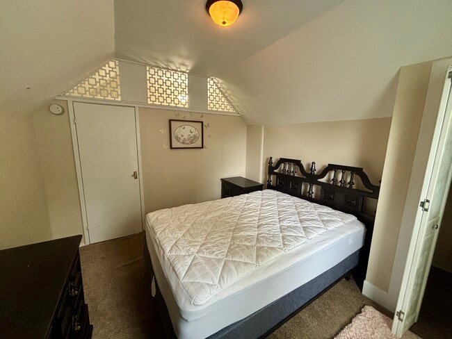Bedroom - 606 Dewey Ave