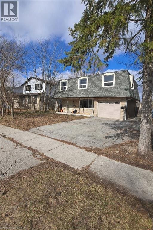 Building Photo - 61 Vanier Dr