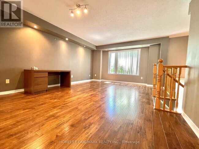 Building Photo - 3015-3015 Destination Dr