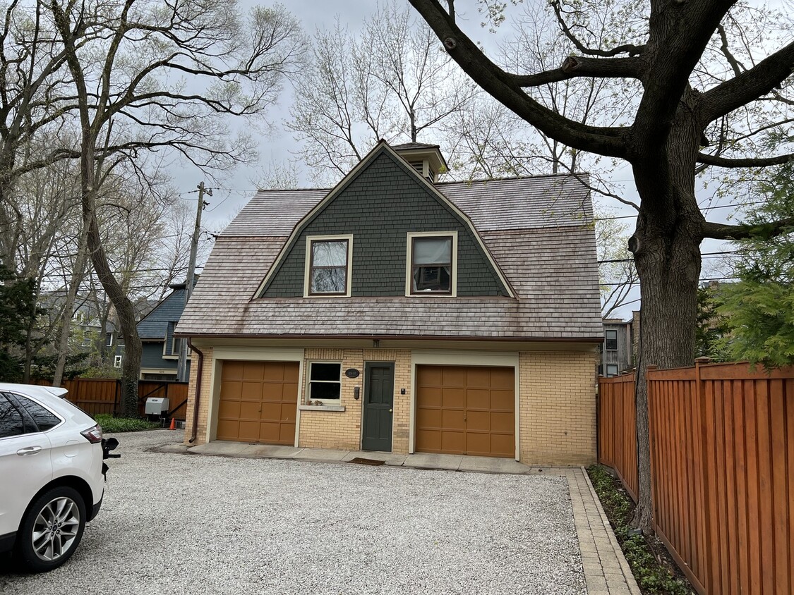 Primary Photo - 1228.5 Forest Ave