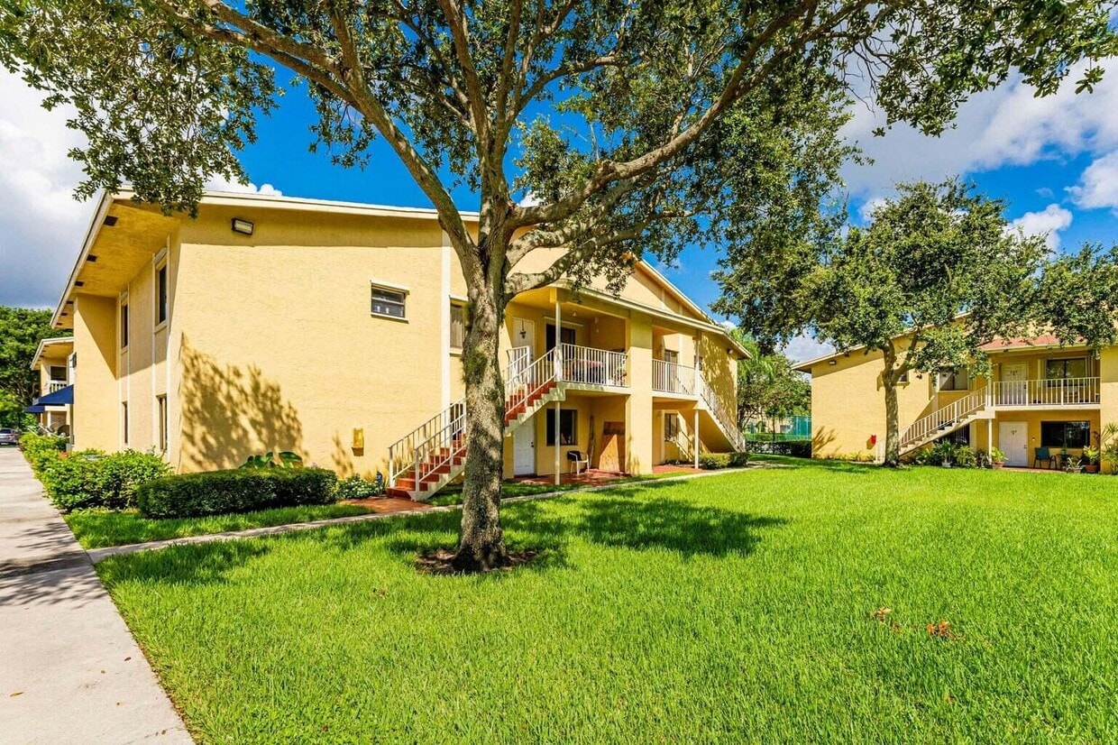 Foto principal - 6063 10th Ave N