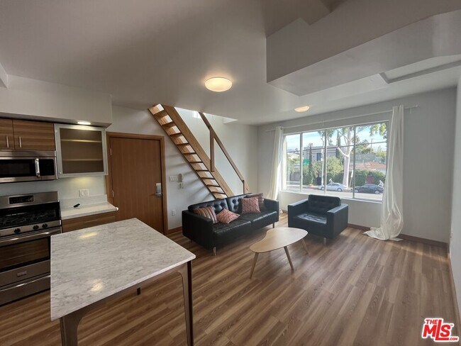 Building Photo - 511 N San Vicente Blvd