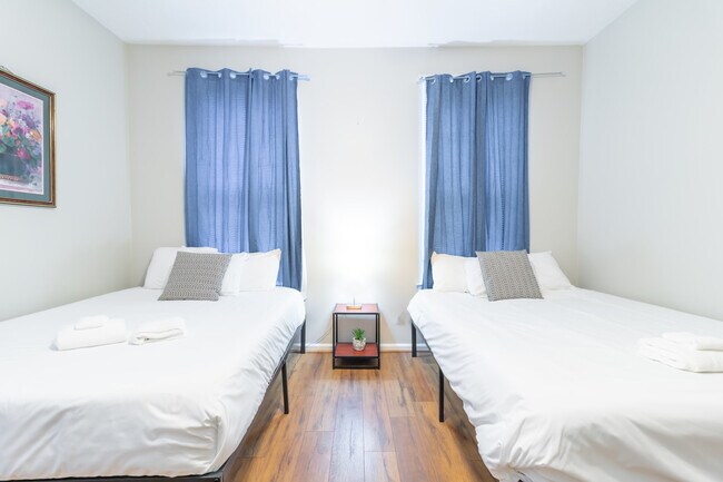 Building Photo - 703 2nd Ave