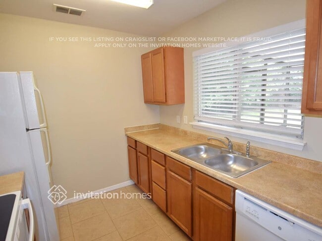 Building Photo - 3196 Sky St