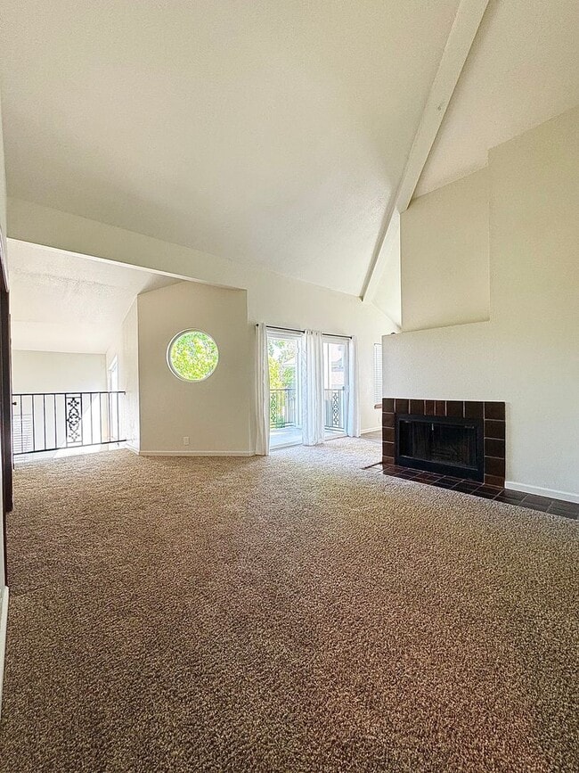 Building Photo - Beautifully Upstairs Condo at Ridgecrest Condominiums!! HOA Pool/Jacuzzi