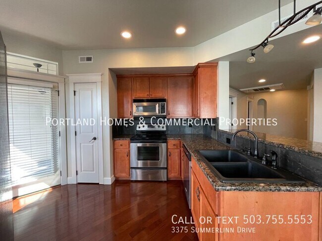 Building Photo - 3 Bed Townhome in West Linn- Gated Communi...