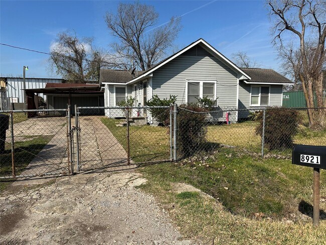 Foto del edificio - 8921 Ramin Dr