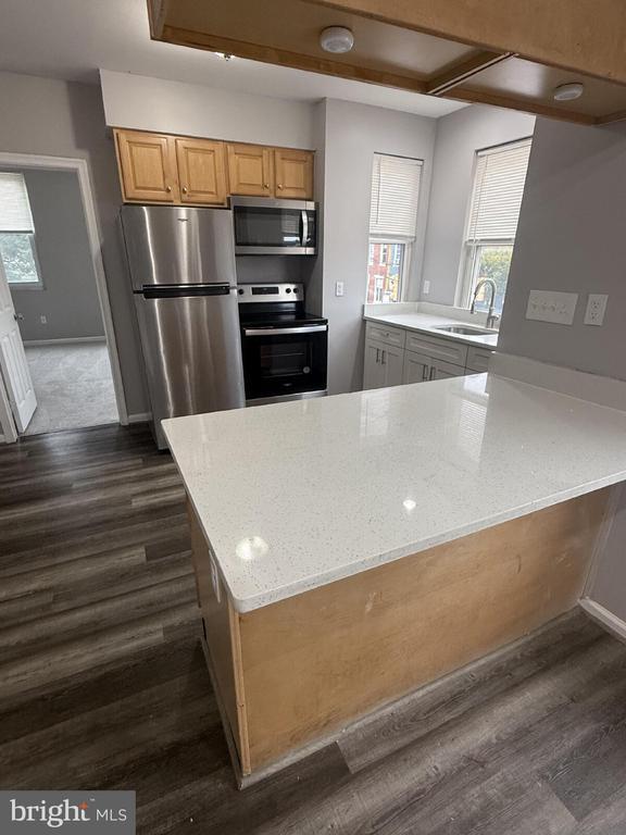 Building Photo - 2643 E Madison St