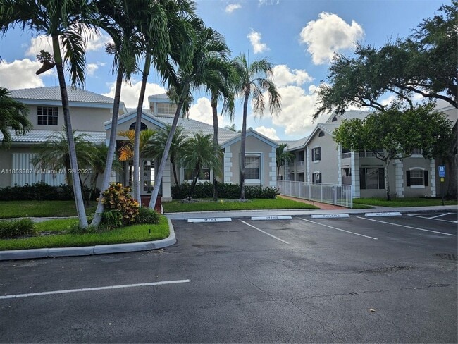Building Photo - 2811 N Oakland Forest Dr