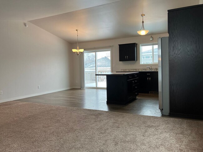 Foto del edificio - 4 Bed 3 Bath