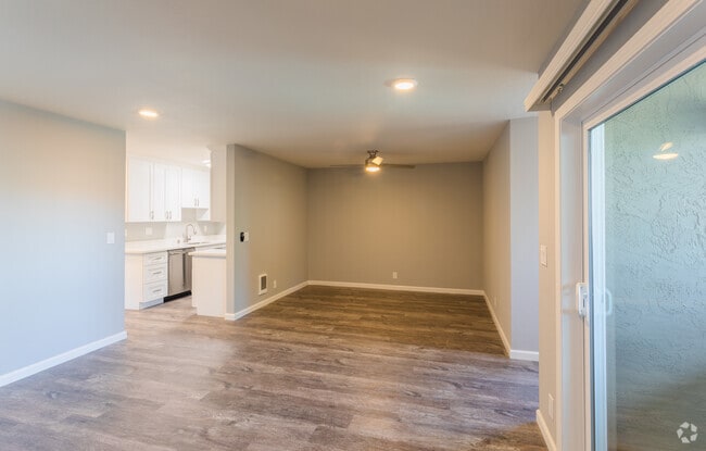 Interior Photo - 100 Union Avenue Apartments