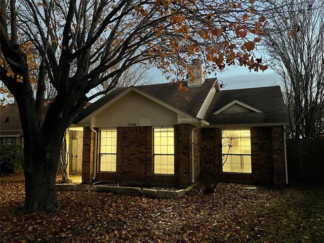 Building Photo - 1736 Hackamore St