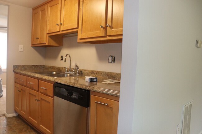 Foto del edificio - For Rent – Renovated 3BR Home in Providenc...