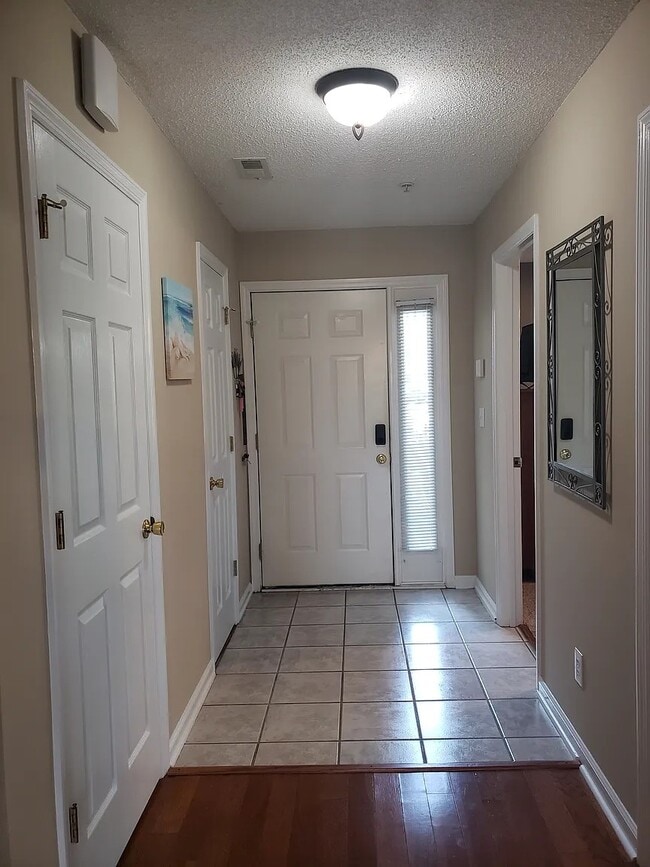 Building Photo - 906 Litchfield Way