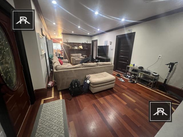 Building Photo - 6 bedroom in Brookline MA 02446